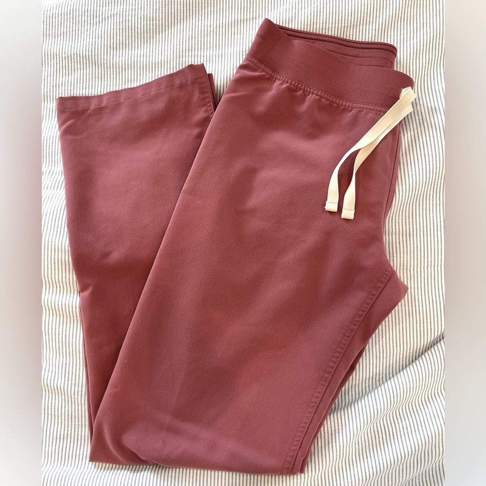 Figs Livingston scrub pants in Mauve Small Tall